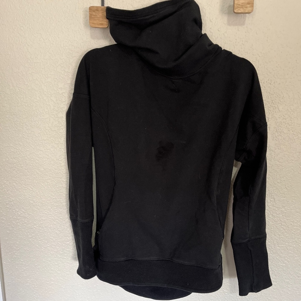 Lulu lemon turtleneck sweatshirt